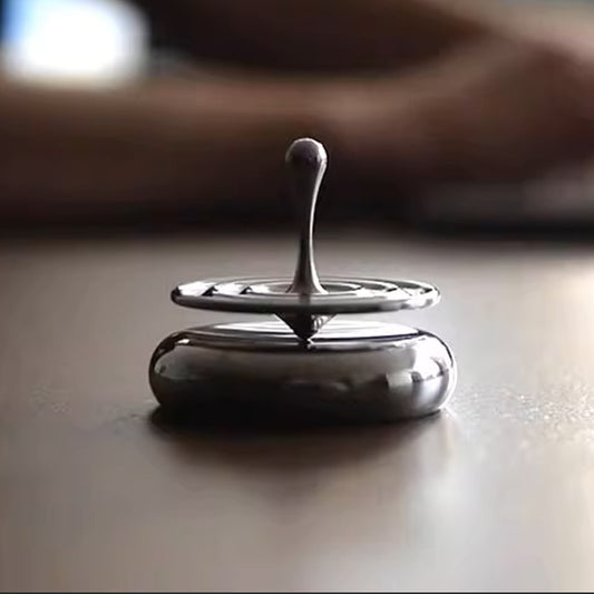 Elegant Teardrop Spinner – A Minimalist Kinetic Desk Toy