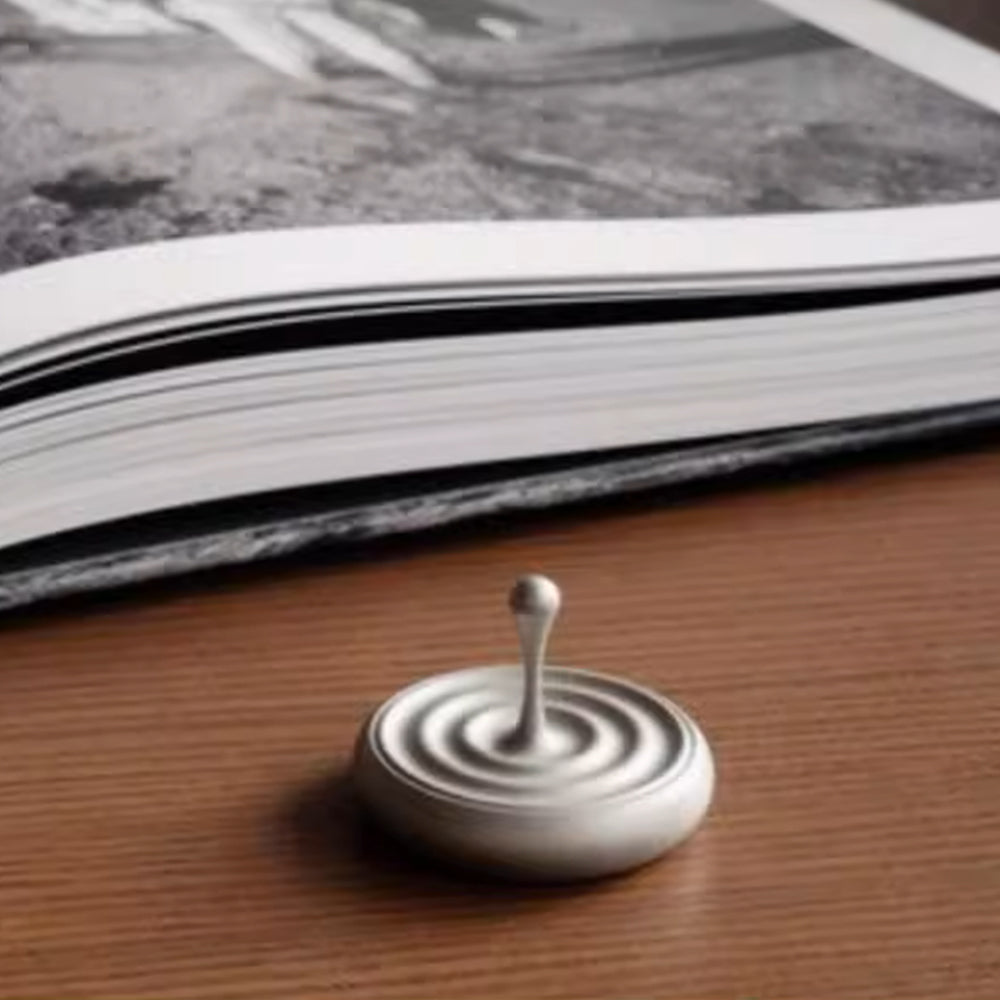 Elegant Teardrop Spinner – A Minimalist Kinetic Desk Toy