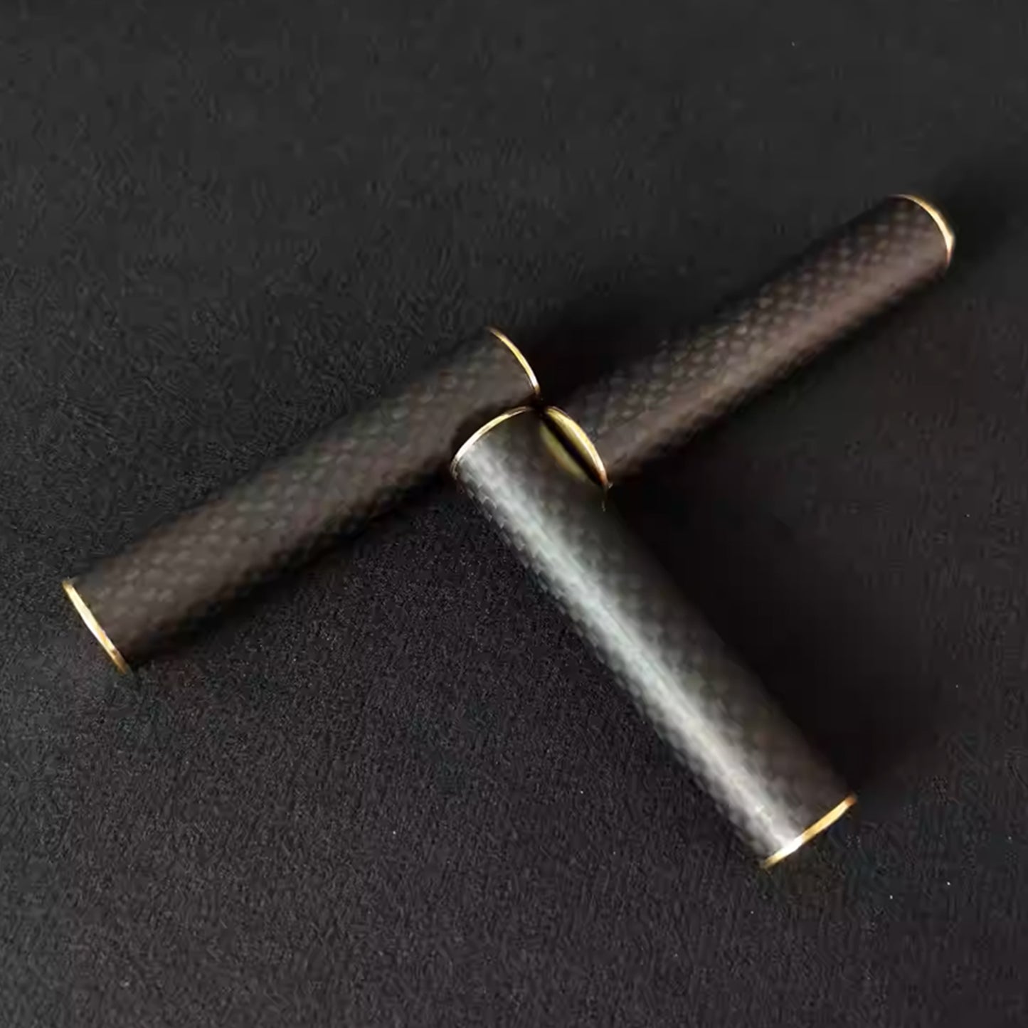EDC Fidget Toys – Magnetic Metal Carbon Fiber Three-Section Rotating